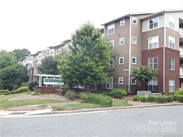 Building Photo - 1000 E Woodlawn Rd Rental