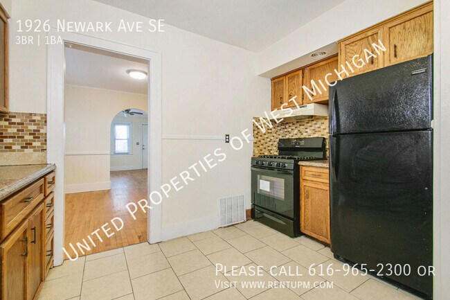 Photo - 1926 Newark Ave SE
