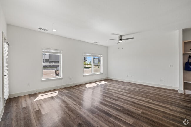 3BR, 2BA - 1,400SF - Living