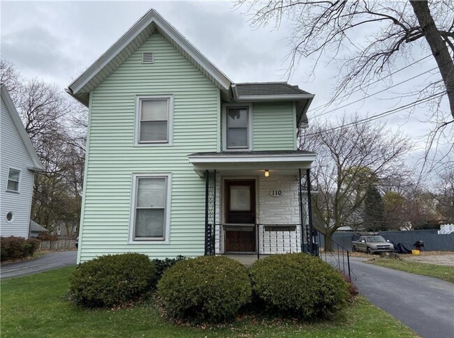 Photo - 110 Lake Ave Unit 110 Lake Avenue Up Apt