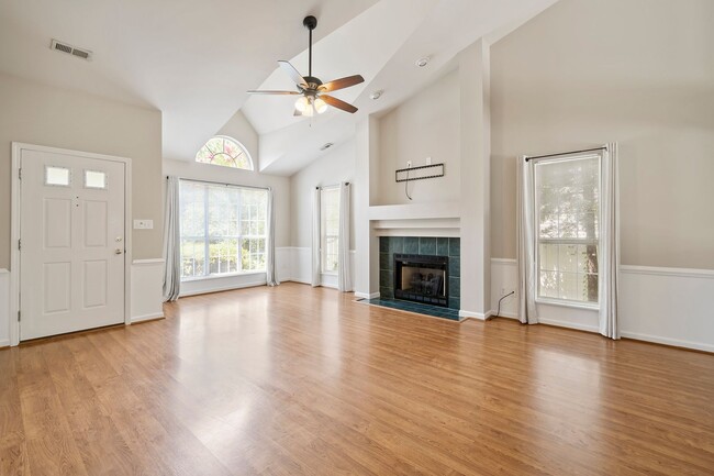 Photo - Beautiful 3 Bedroom Ranch Home Located In Ballantyne Area