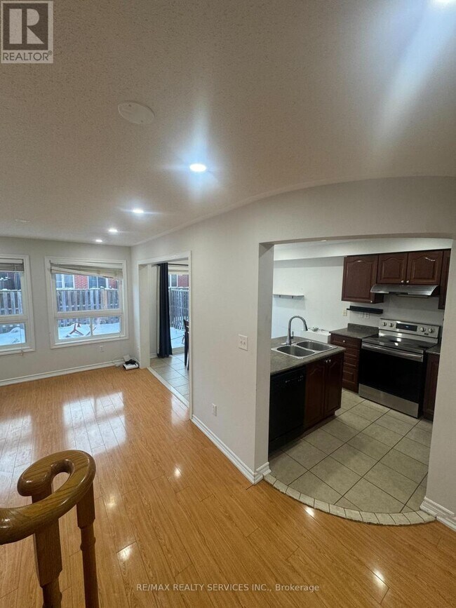 Photo - 74 Severin St