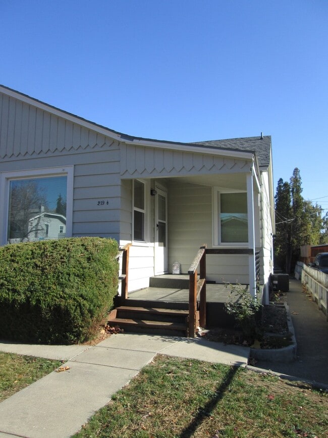 Building Photo - d219 Unit 2