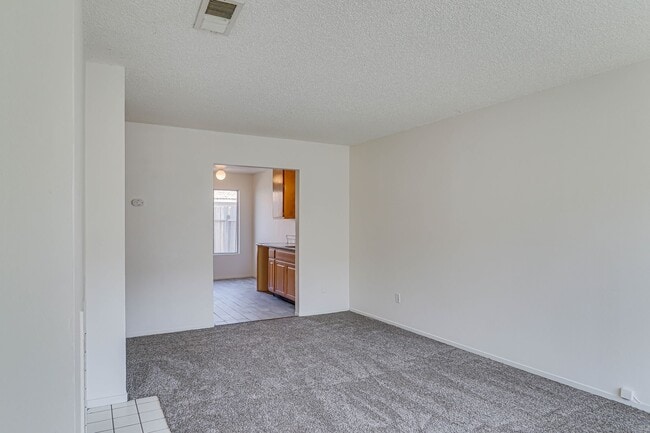 Photo - 4418 White Ln Unit #B