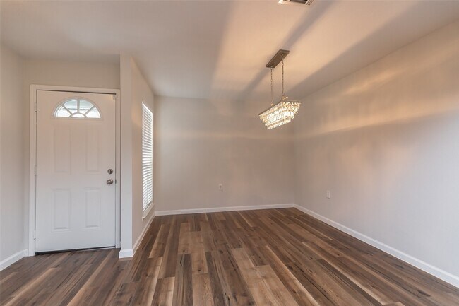 Photo - 46 N Deerfoot Cir