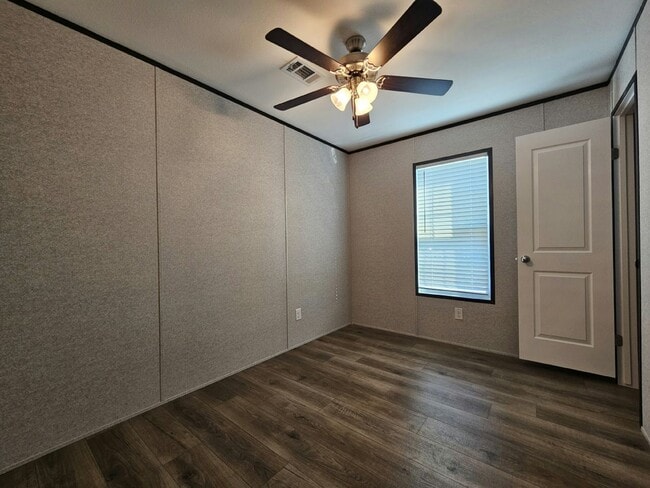 Photo - 527 Suwanee Dr