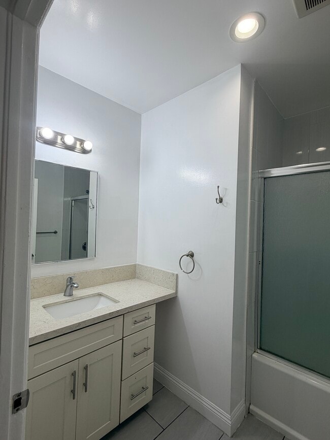 Photo - 1324 S Van Ness Ave Unidad 1324