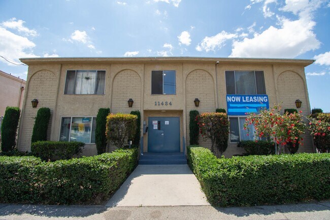 Photo - 11434 Calvert St