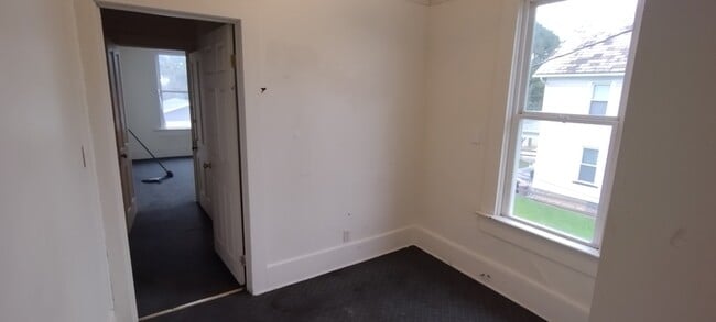 Photo - 139 St Clair Ave SE