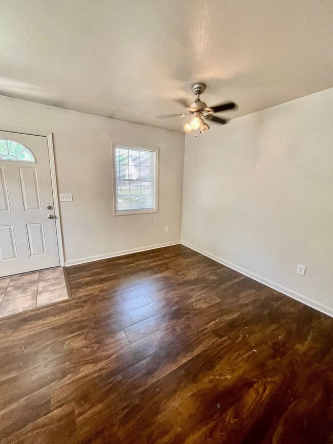 Photo - 1 Bedroom 1 Bath Duplex Cute and charming area in the heart of Huntersville... perfect for single...