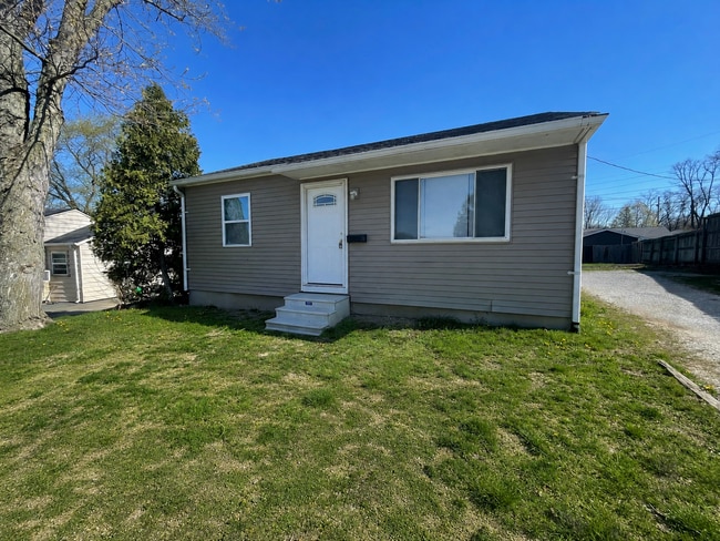 Building Photo - 2 Bedroom With a Finished Basement and Detached Garage