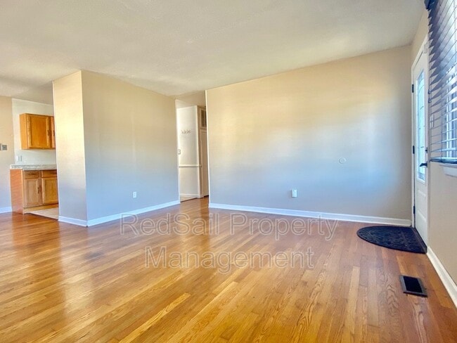 Photo - 1006 73rd St