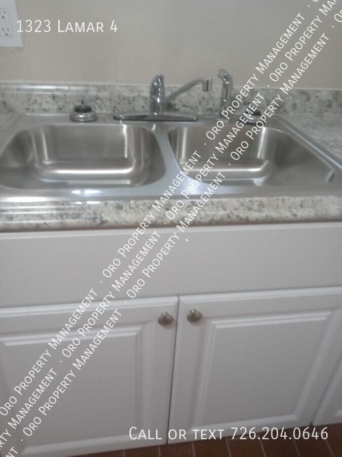 Photo - 1323 Lamar St