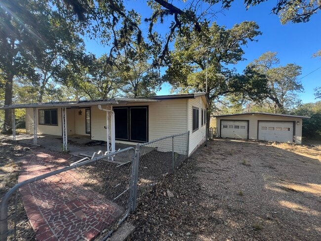 Building Photo - 11106 N Dowling Rd