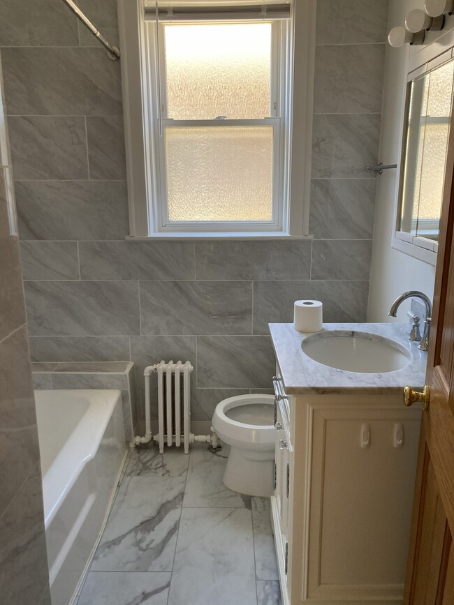 Photo - 2433 W Dakin St Unit 1