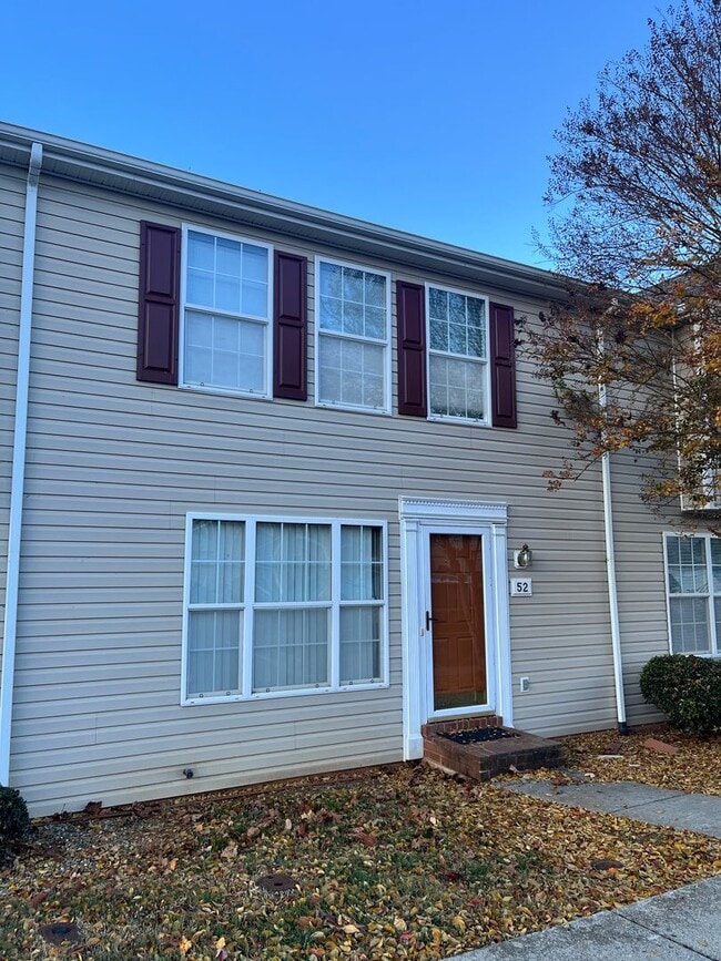 Building Photo - Gorgeous townhouse located near cornerstone in Timberlake!