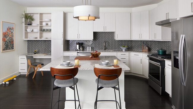 Building Photo - 1610 E 6th St Unit ID51208