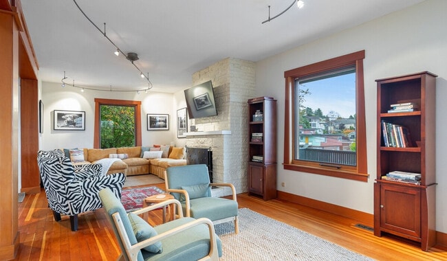 Photo - 173 Aloha St Unit ID1339899P