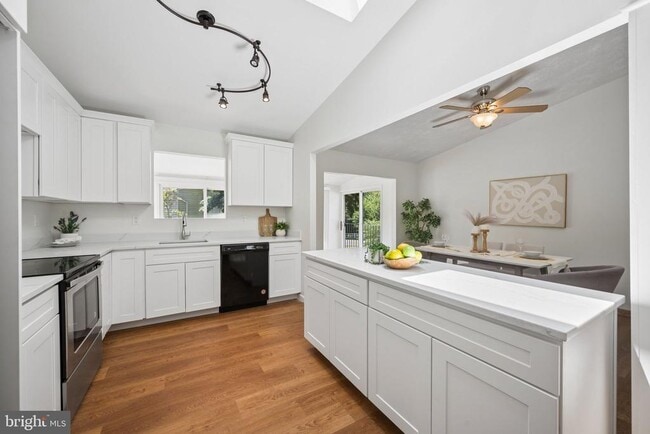 Photo - 1365 Moyer Rd