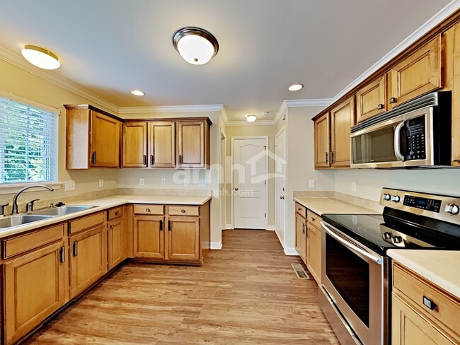 982 Acadia Ct