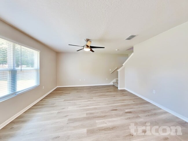 Photo - 19 Rosecroft Ln