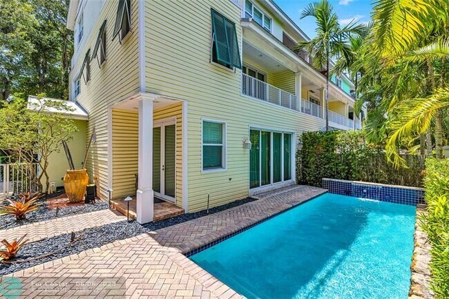 Photo - 101 NE 12th Ave Townhome