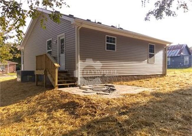 Photo - 690 19th Ave W