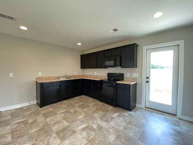 Photo - Home for Rent in Talladega, AL!!! Available to View with 48 Hours Notice!