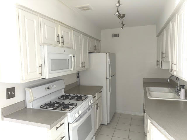 Photo - 1621 N Windsor Dr Unit 214