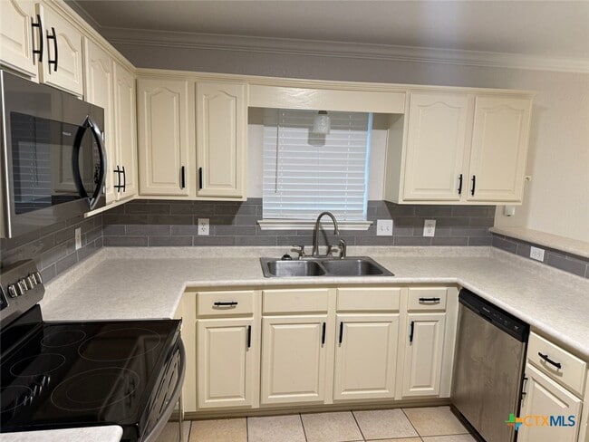 Photo - 426 Armstrong Dr