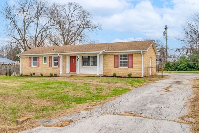 Photo - 3 Bedroom Pet Friendly Home For Rent Near Post!