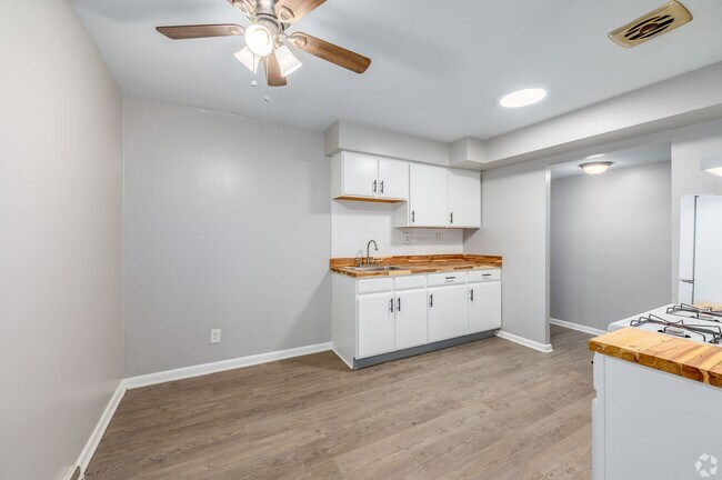 Shady Cove Apartments