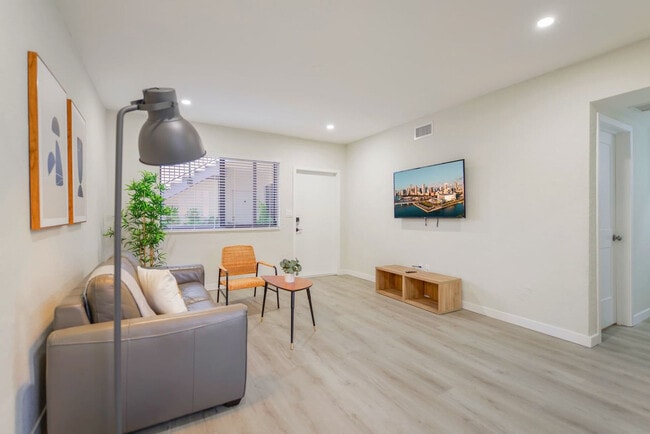 Photo - 700 SW 11th Ave Unidad FL1-ID1022465P