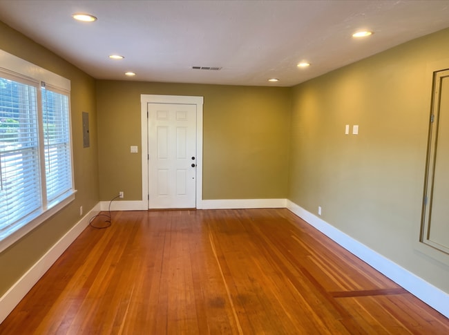 Photo - 2151 Fern St