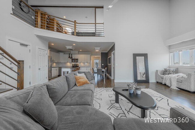 Photo - 2033 W Superior St Unit 4W
