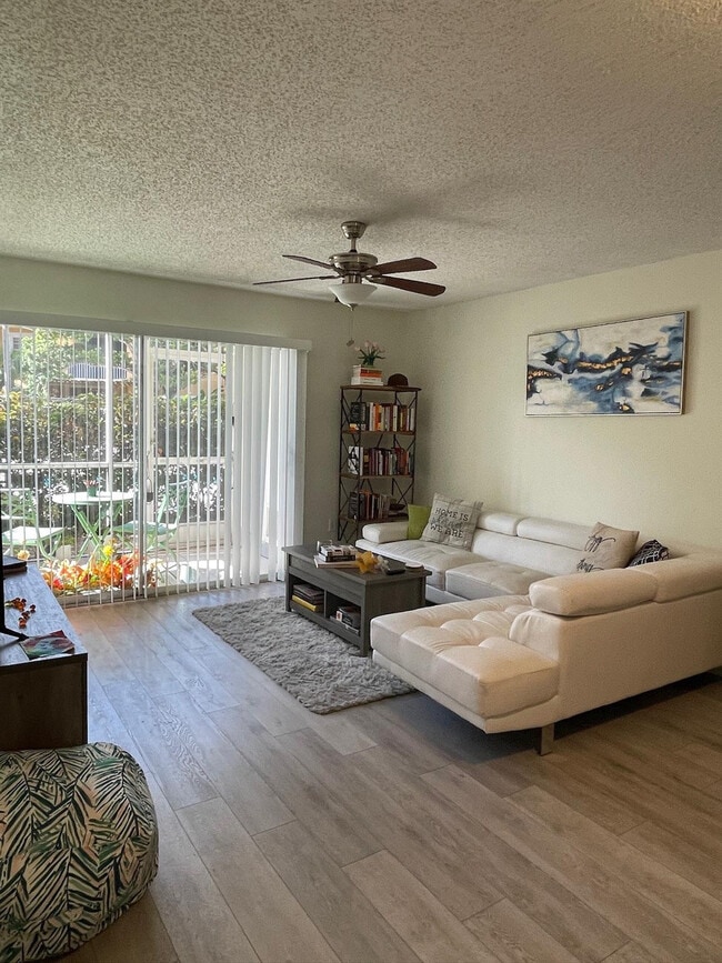 Photo - 441 SE 10th St Unidad D104