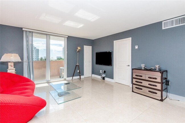 Building Photo - 1750 James Ave Unit 6D Rental