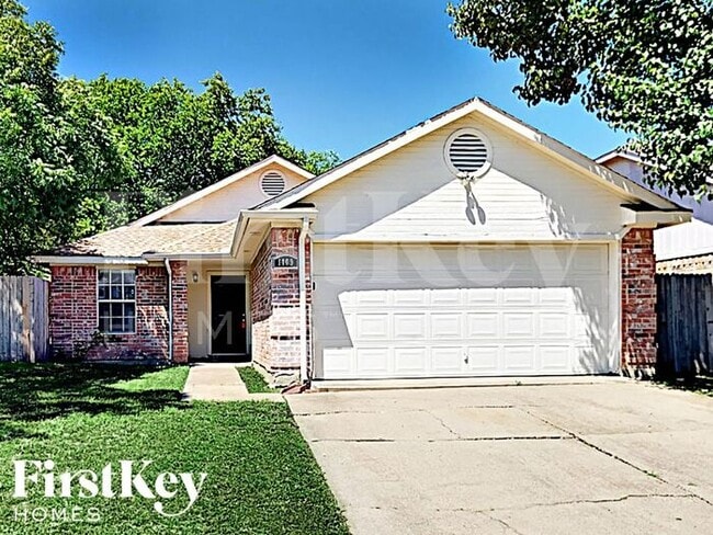 Building Photo - 1409 Grovecrest Dr
