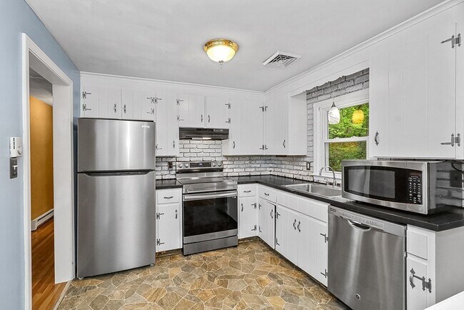 Photo - 72 Westfield Dr
