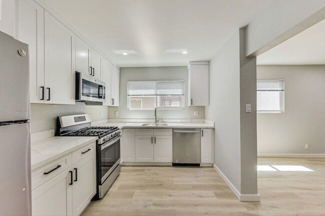 Building Photo - 1627 Sixth Avenue-02 Unit 02 Rental