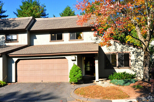 Building Photo - 16 Applewood Ln Unit 16 Rental