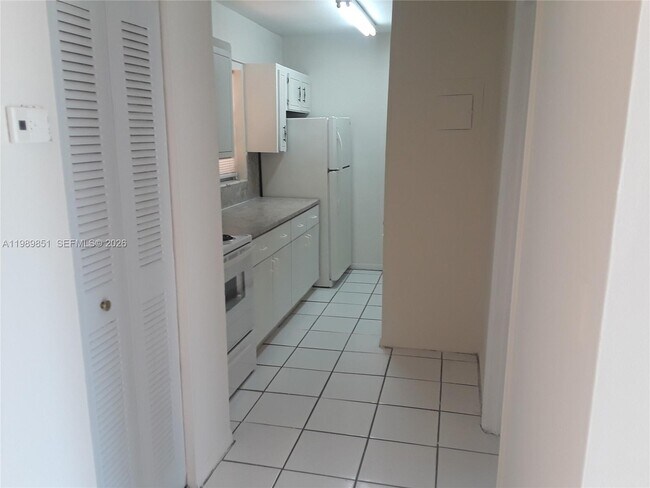 Photo - 3675 W 11th Ave Unidad 216