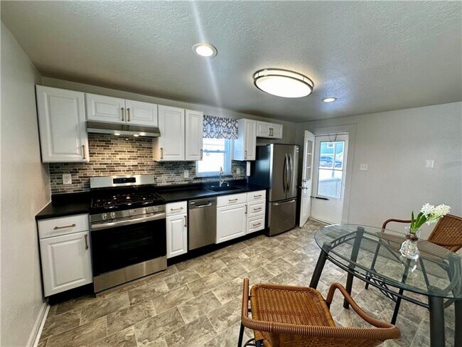 Photo - 710 Locust St