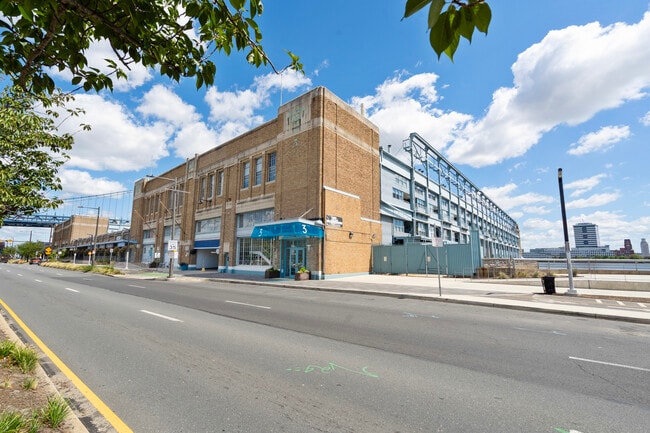 Building Photo - 3 N Christopher Columbus Blvd