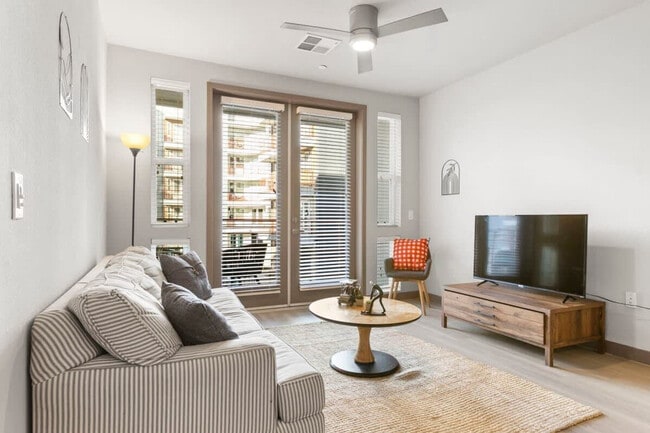 Building Photo - 390 N 2nd Ave Unit ID1343748P