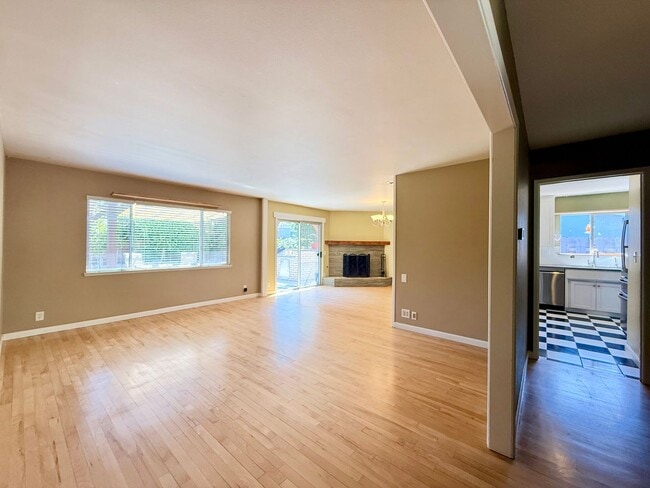 74 San Dimas Ave