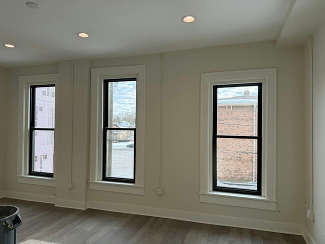 Photo - 106 E Erie St Unit 2A