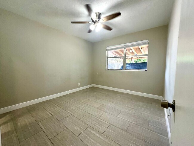Photo - 909 Windsor Ave