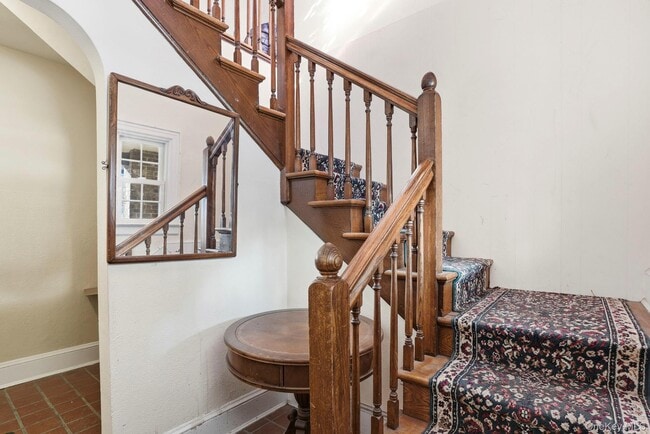 Photo - 320 Simpson Pl