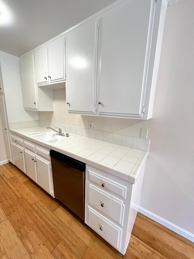 Photo - 1317 S Bundy Dr Unit 2